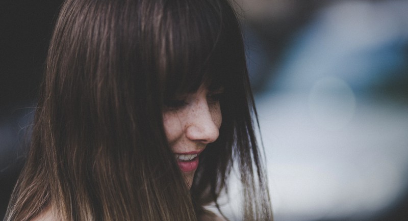 Der Pony gehört auch dieses Jahr zu den Trendfrisuren 2019