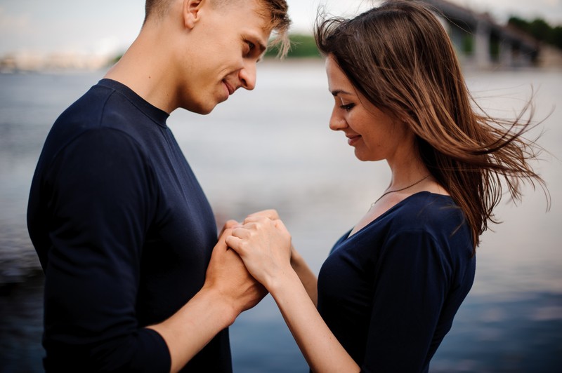 Männer und Frauen, die eine spirituelle Phase des Kennenlernens erreicht haben, sind meist verliebt ineinander.