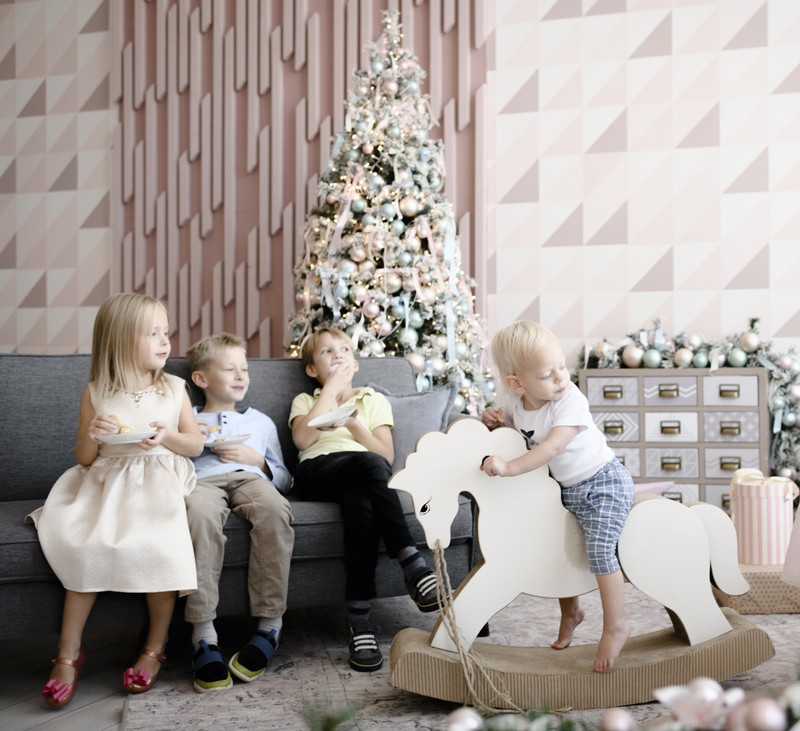 Kinder, die sich auf Weihnachten freuen und vielleicht auch den ein oder anderen französischen Vornamen haben