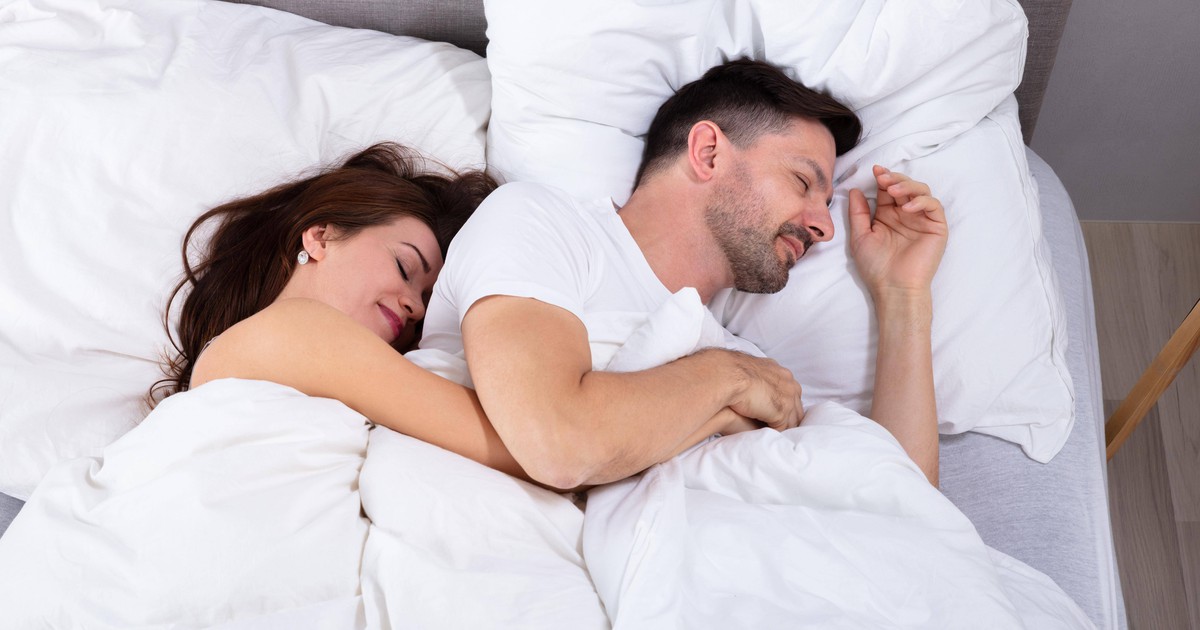 Welche Schlafstellung beeinflusst eure Beziehung auf positive Weise?