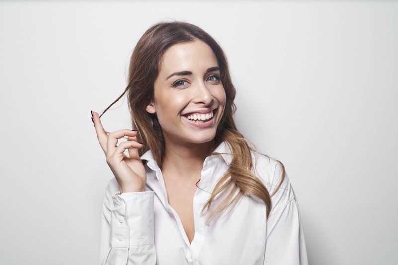 Auch eine der Angewohnheiten ist das Haare zwirbeln, was auch überhaupt nicht gut für die Haare ist