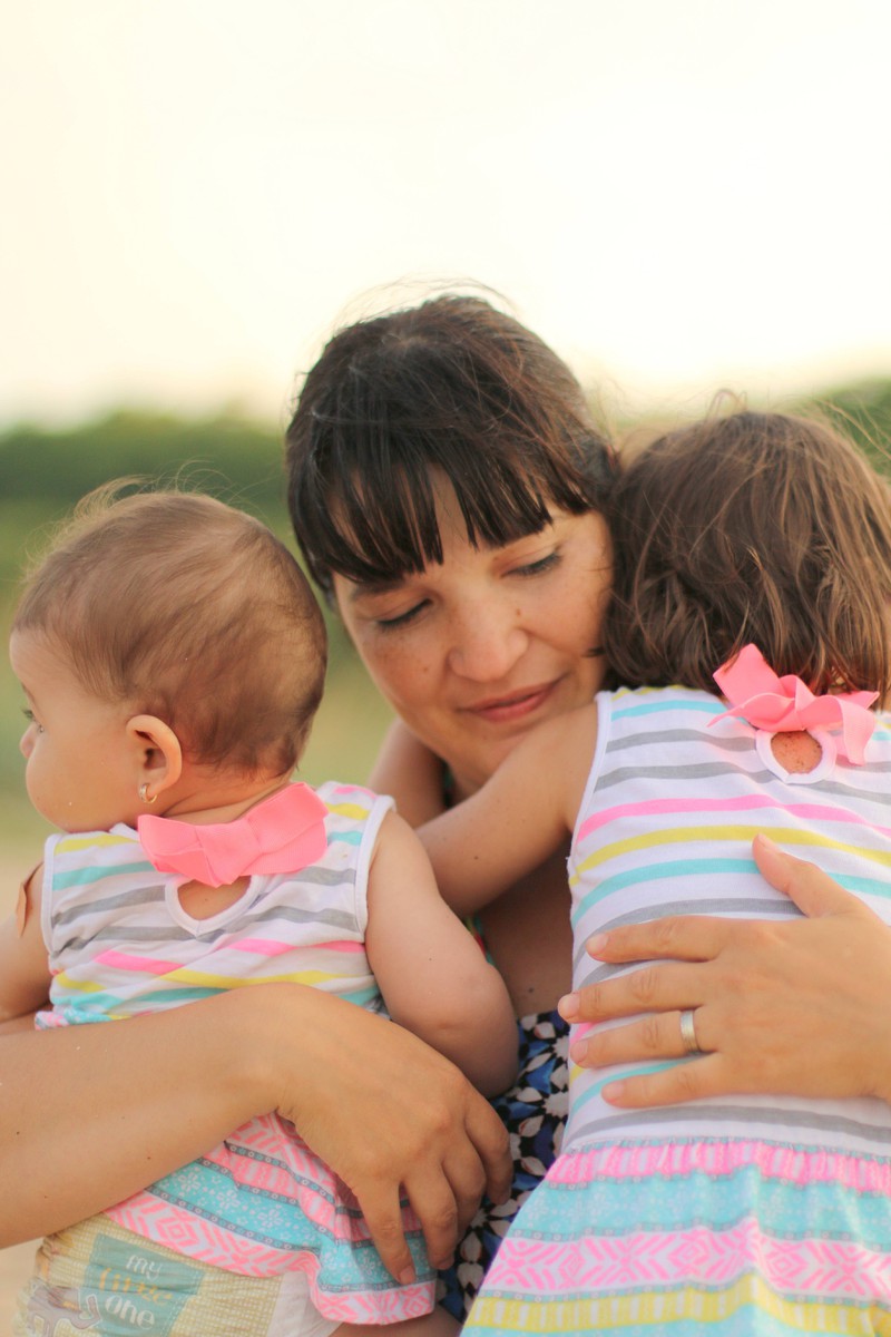 Eine Mutter mit ihren Kindern: 3 Sternzeichen, die die meisten Kinder bekommen sollen