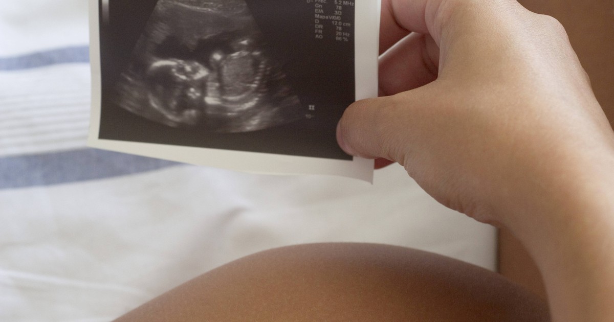 Schwangere Frau ist überzeugt: Auf ihrem Ultraschallbild küsst ein Toter ihr Baby!