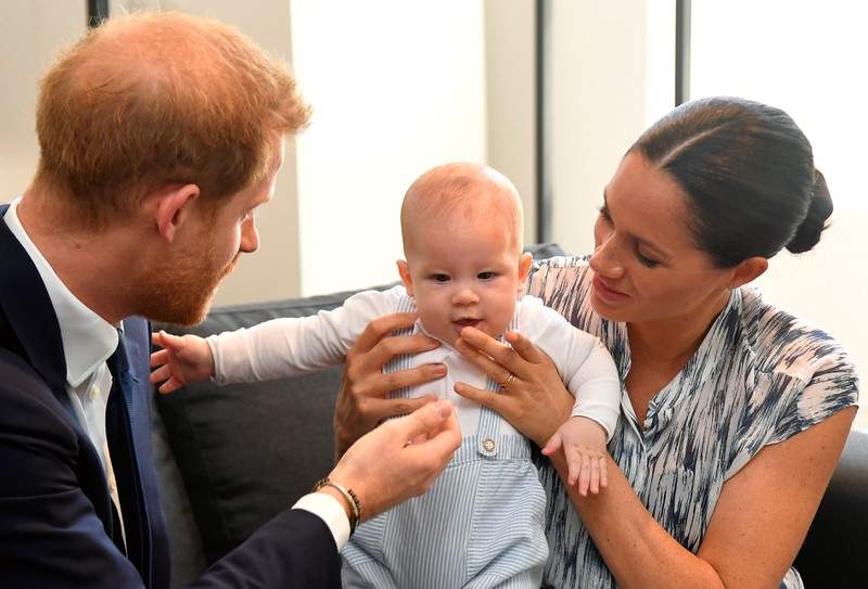Mit dem Rücktritt von Prinz Harry haben er uns seine Frau Meghan nun mehr Zeit, sich um das gemeinsame Baby Archie zu kümmern