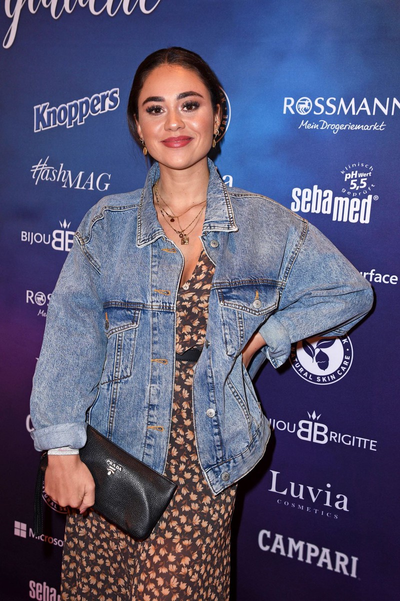Hier posed "Love Island"-Melissa Damilia noch alleine für die Fotografen