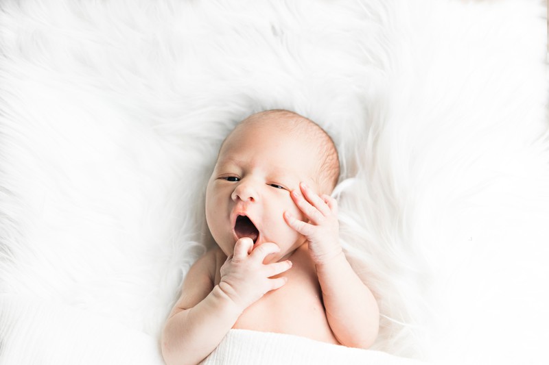 Ein pulsierender Kopf bei einem Neugeborenen zählt auch zu den normalen Dingen