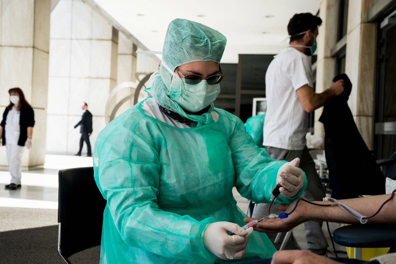 Auch für Krankenschwestern ist es nicht immer leicht, das Leben von Menschen zu retten.