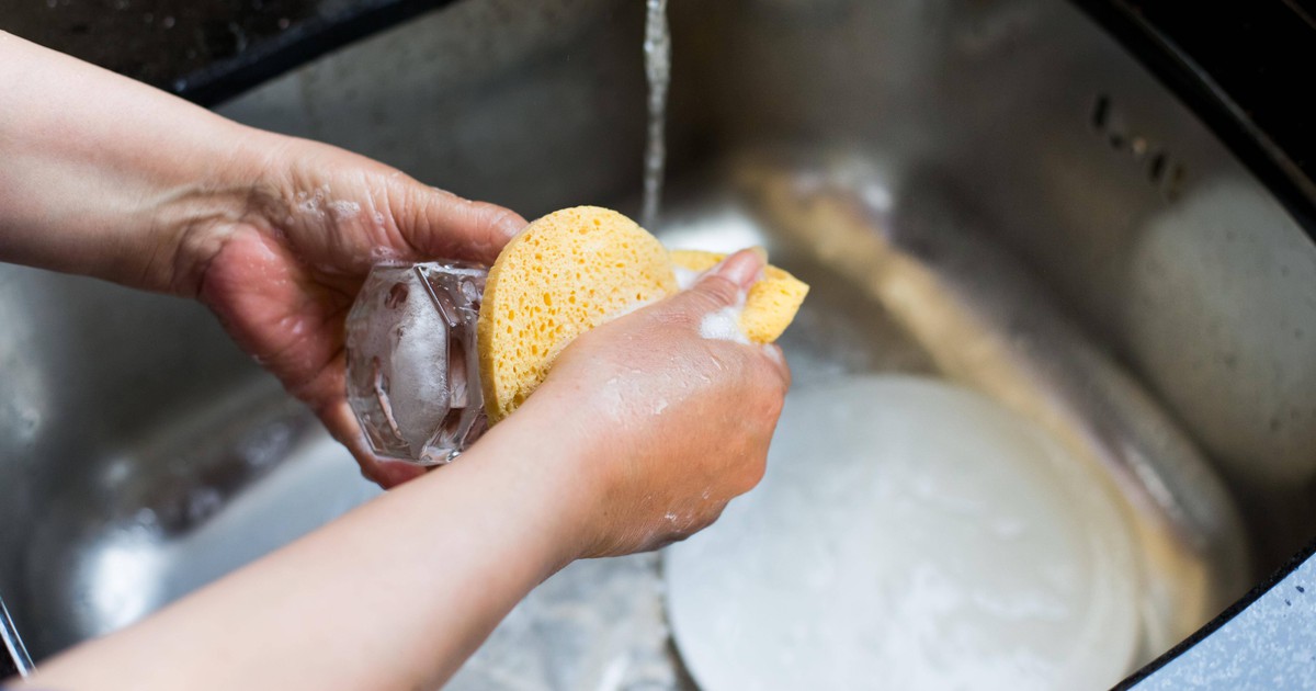 Trockene Hände vom Waschen und Desinfizieren: Das hilft deiner Haut