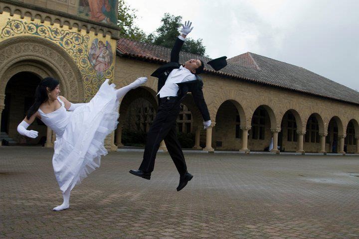 Dass ein Brautpaar seine Hochzeit mit einem Kickboxing Bild in Erinnerung behalten möchte, ist mehr als fragwürdig.
