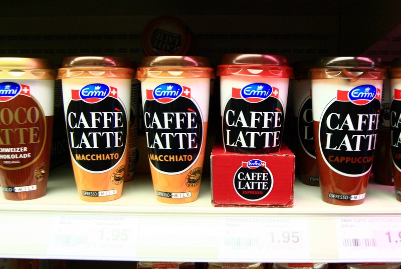 Kalte Kaffeegetränke aus dem Supermarkt sind nicht zu empfehlen.