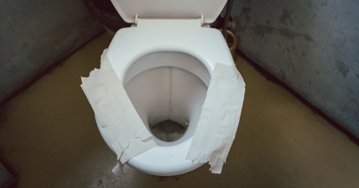 Deswegen solltest du kein Toilettenpapier auf die Klobrille legen