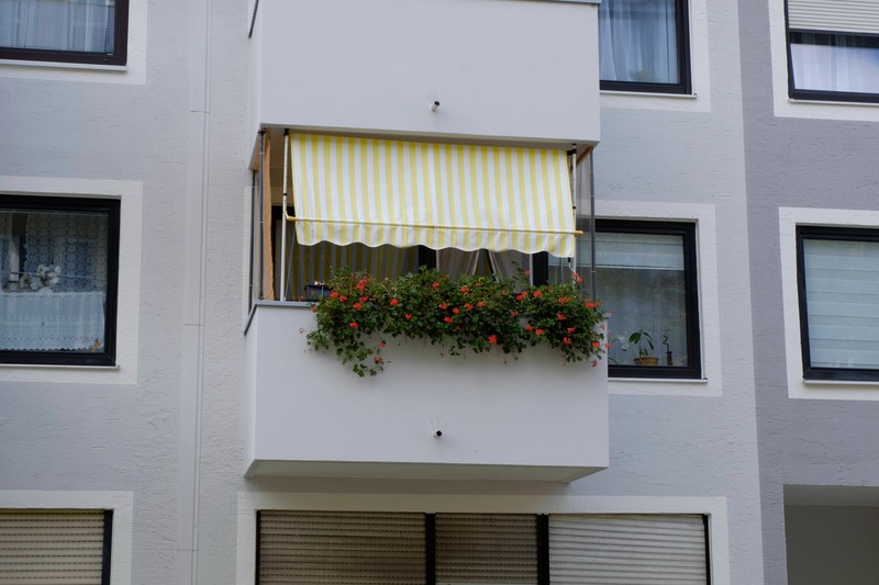 Ein einfacher Schatten-Trick aus den Niederlanden hält Häuser im Sommer nachweislich kühler.