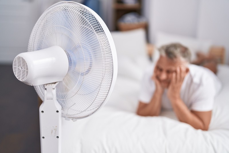 So kannst du dein Schlafzimmer im Sommer runterkühlen.