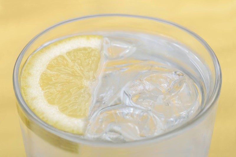 Zitronenwasser macht glücklich.
