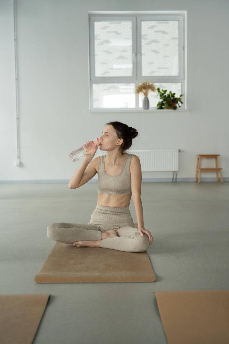 Wenn man die Menstruation hat, sollte man viel Flüssigkeit zu sich nehmen und viel trinken.