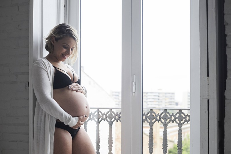 Durch eine stützende Unterwäsche kann man während der Schwangerschaft die Schwangerschaftsstreifen vorbeugen.