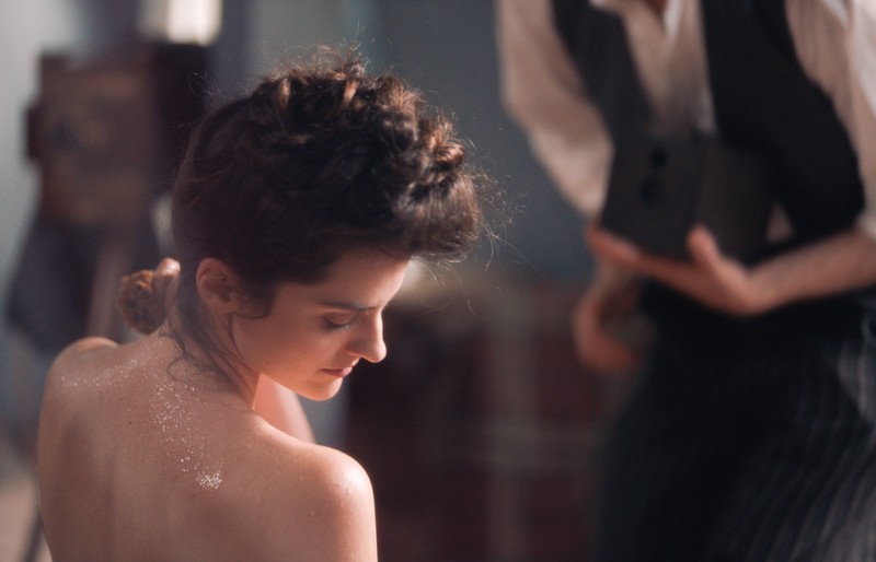 „Curiosa: Die Kunst der Verführung“ läuft noch bis zum 5. Februar 2026 kostenlos in der ARD-Mediathek.