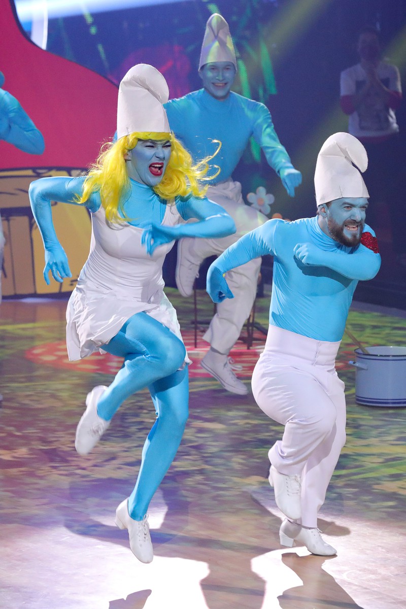 Mathias Mester und Renata Lusin mit ihrem „Let's Dance“ 2022 Finaltanz als Schlumpf.