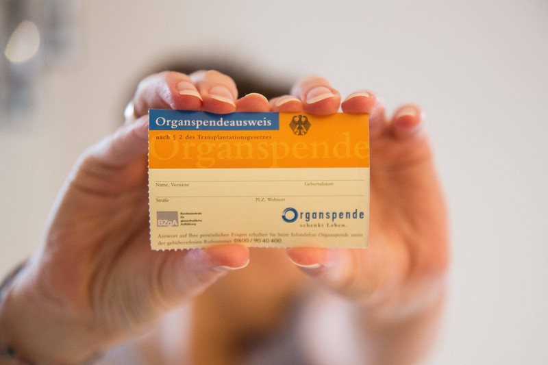 Der Organspendeausweis ist das wichtigste Dokument, um zu zeigen, ob und welche Organe man im Falle eines Todes spenden möchte.