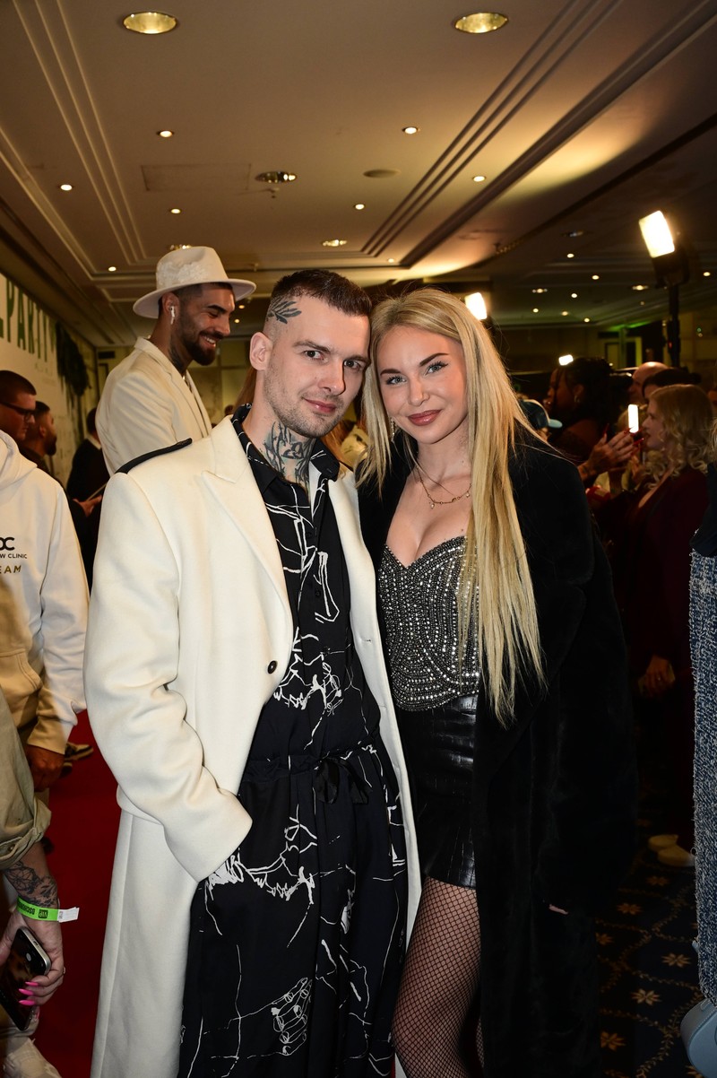 Bei Julian F. M. Stoeckels Party zum Dschungelcamp-Start erschien Eric Stehfest nicht alleine.