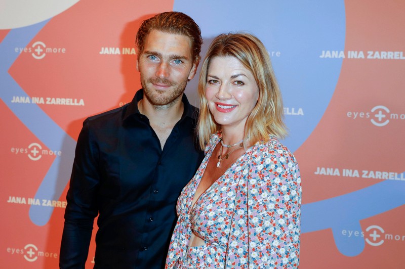Nina Bott und Benjamin Baarz sind schon seit geraumer Zeit miteinander verlobt, wie die Schauspielerin erzählte.