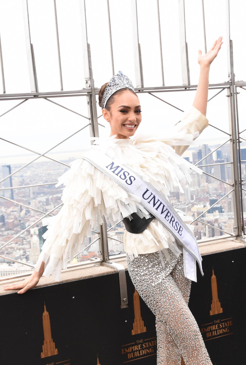 Die US-amerikanische Schönheit R'Bonney Gabriel  gewann Anfang 2023 den Titel für die Miss Universe des Jahres 2022