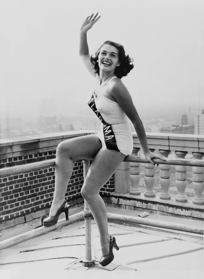 Yolande Betbeze  wurde damals Miss America, jedoch wollte sie nicht für Fotografen freizügig posieren