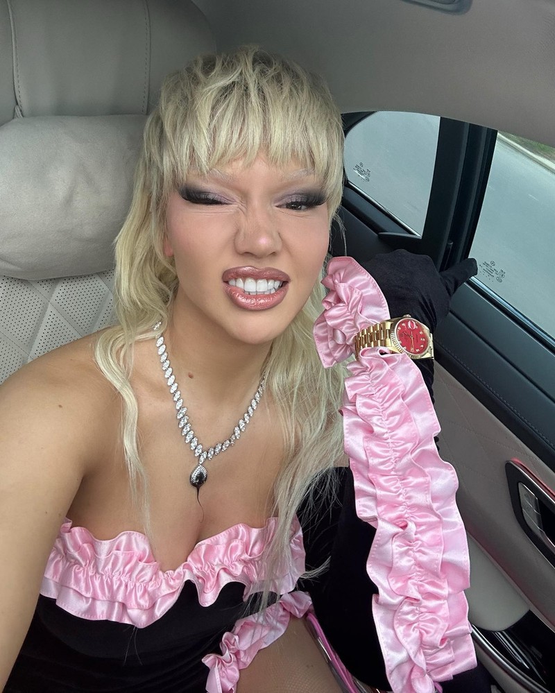 Der gewagte Look von Shirin David kam nicht bei allen gut an.
