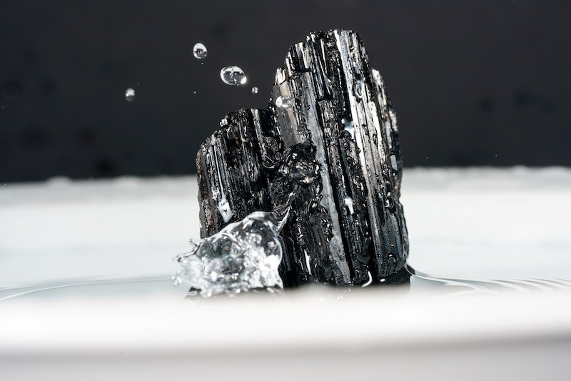 Der schwarze Turmalin ist besonders für Steinböcke ein wichtiger Heilstein.
