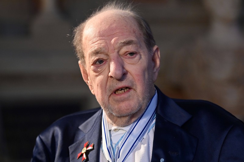 Ralph Siegel meldet sich nach 18 Tagen im künstlichen Koma erstmals selbst zu Wort.