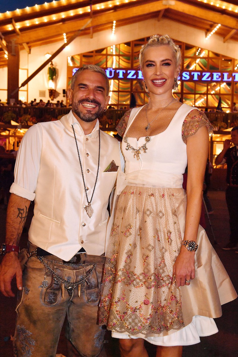 Marc Terenzi und Verena Kerth waren auf dem Oktoberfest und trugen Partnerlook