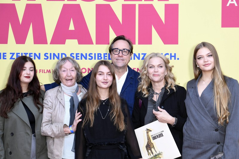 Brigitte Waehner, Lilly Liefers, Jan Josef Liefers, Anna Loos und Lola Liefers zeigten sich zusammen auf einer Premiere.
