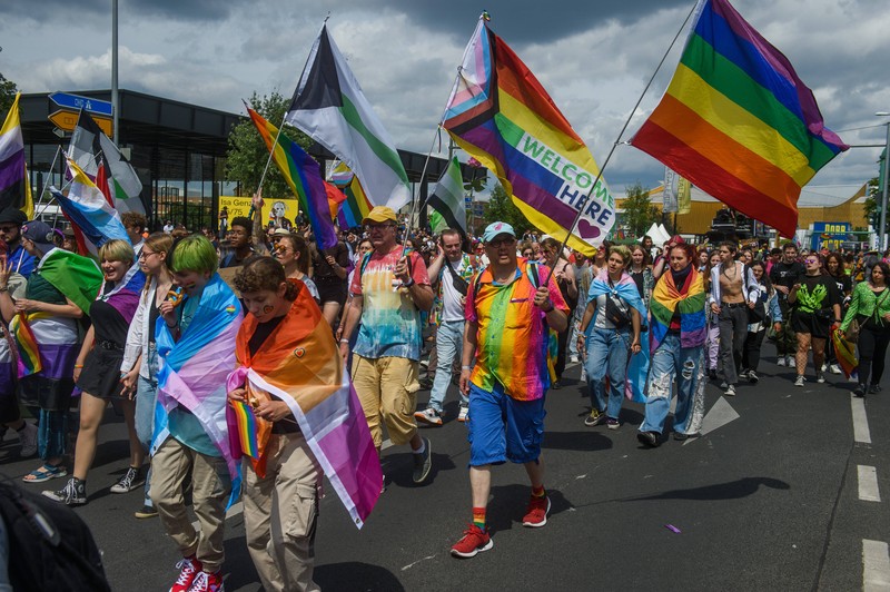 Gespannt schaue ich auf den CSD 2024 in Berlin, der am kommenden Samstag den 27.0.7 stattfinden wird. Er ist einer der größten Deutschlands, da in der Hauptstadt auch die größte LGBTQ-Community zuhause ist.