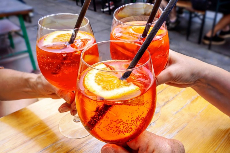 Der Aperol Spritz bedeutet immer Stil und ist daher wie gemacht für Löwen.