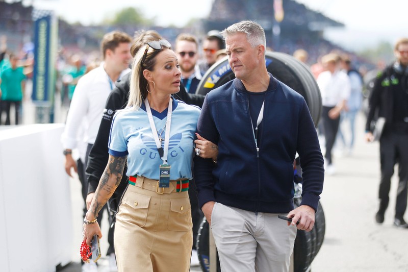 Wie reagierte Cora Schumacher auf das Outing ihres Ex-Mannes Ralf Schumacher?