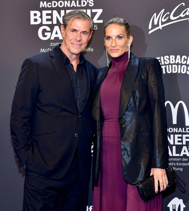Schauspieler Sven Martinek mit seiner Partnerin Bianca Rütter.