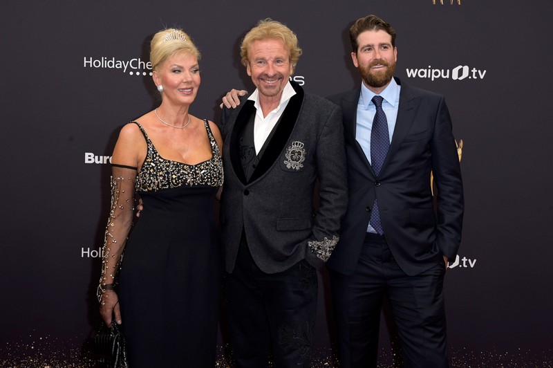 Thomas Gottschalk kriegt Unterstützung von seiner Familie, besonders von seiner Frau Karina und seinem Sohn Roman.