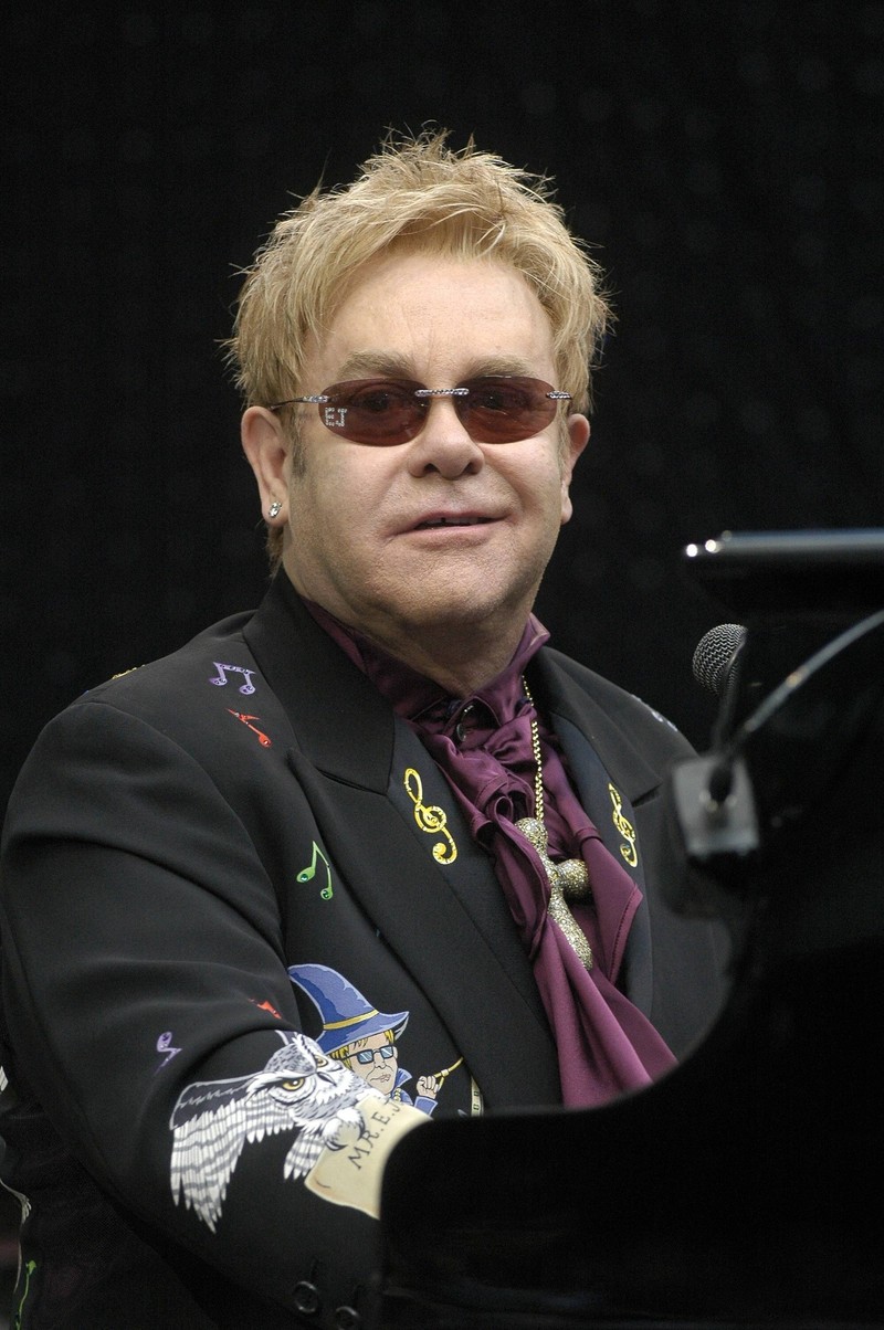 Elton John hat sich seinen Zweitnamen selbst gegeben.