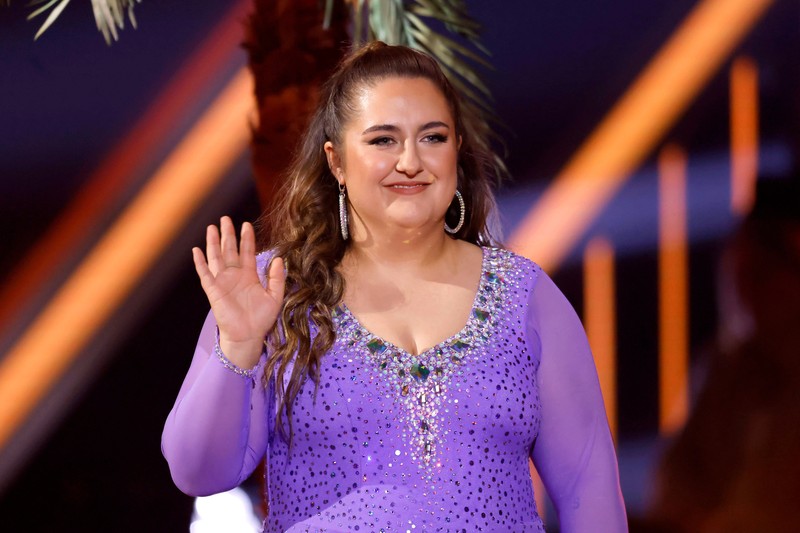 SelfieSandra wird neue Moderatorin von „Make Love, Fake Love“.