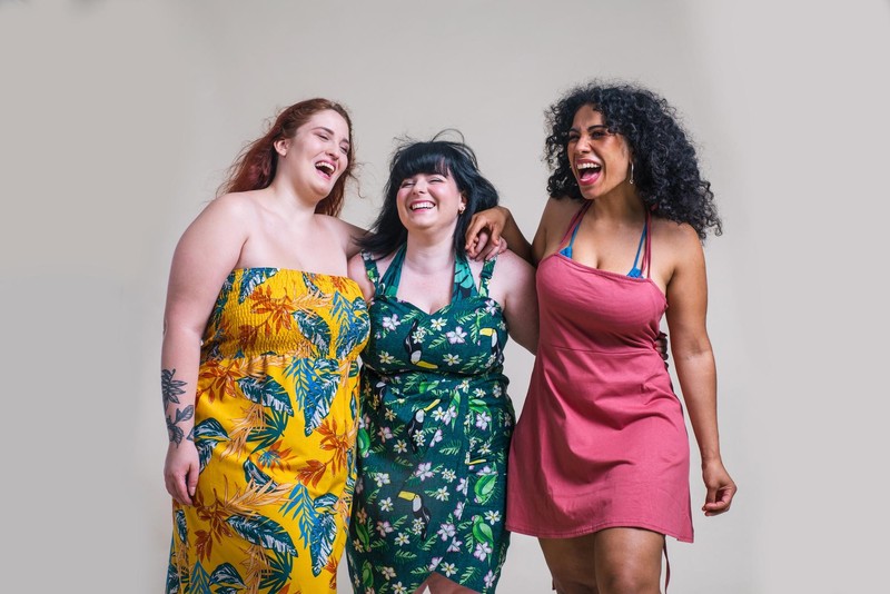 Die Plus-Size-Mode für den Sommer 2025 wird bunt.