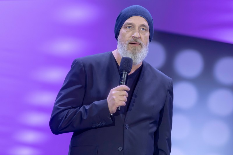 Torsten Sträter gab im April 2026 bekannt, dass er einen Tumor hat.