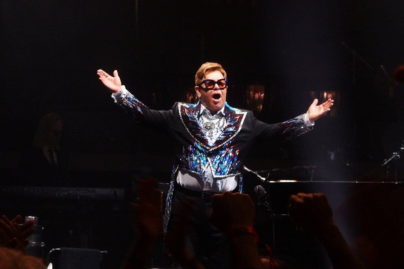Elton John feierte im Jahr 2020 insgesamt 30 Jahre ohne Alkohol.