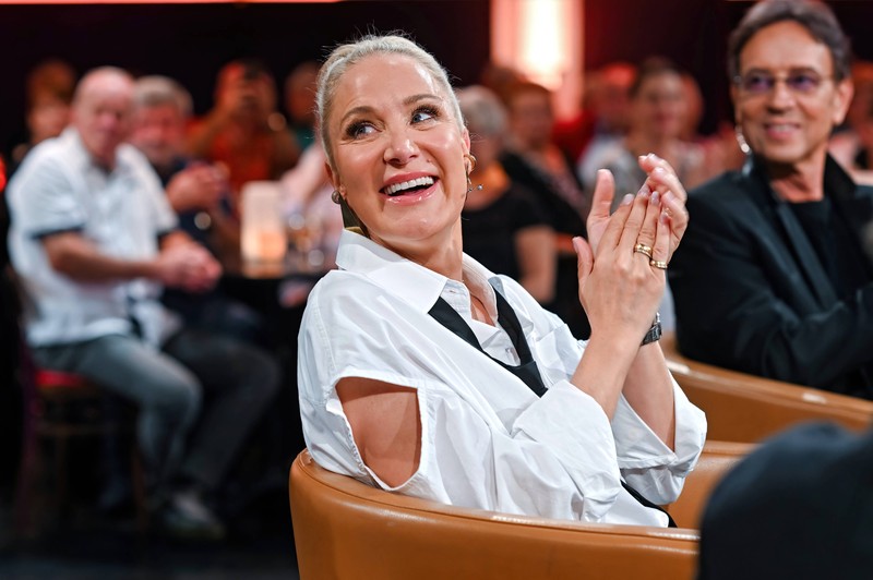 Janine Kunze spricht offen über ihre Erfahrungen in den Wechseljahren.