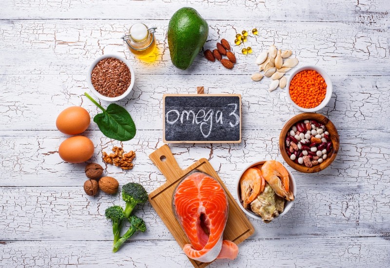 Eine ausgewogene Ernährung kann das Haarwachstum unterstützen.