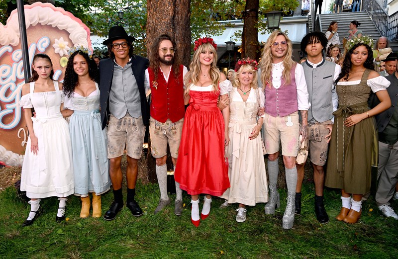 Heidi Klum und Tochter Leni stachen mit ihren Outfits besonders hervor.
