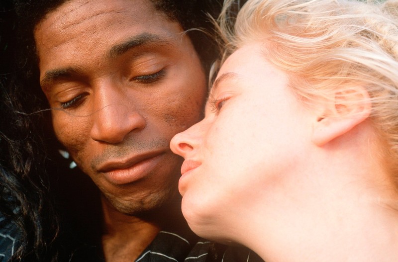 Kuscheln ist auch für Männer (fast) so schön wie die schönste Nebensache der Welt.