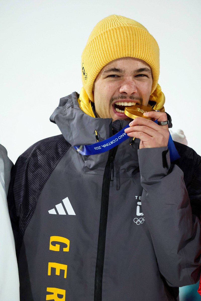 Skispringer Philipp Raimund gewinnt das erste deutsche Olympia–Gold .