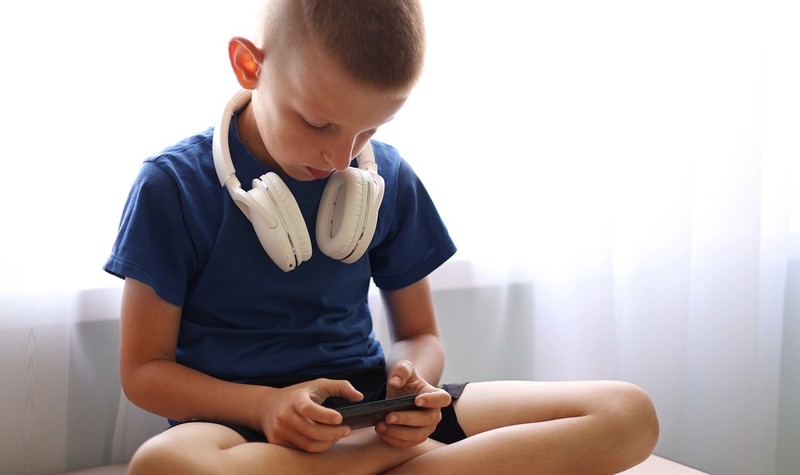 Der Handynacken ist nur eine gesundheitliche Folge des Smartphonekonsums.