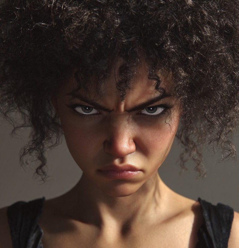 Eine Frau wirkt wütend und genervt.