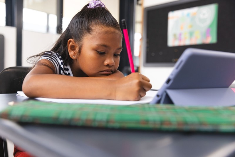 Kinder, die nur für bestimmte Noten gelobt werden, sind langfristig gestresst oder demotiviert.